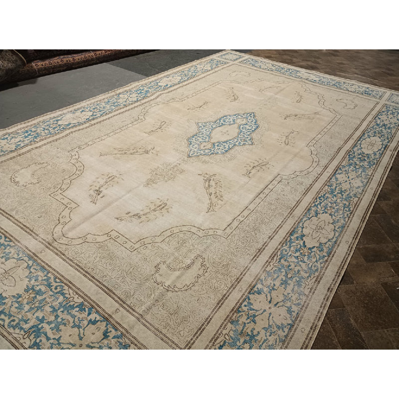 Hand Knotted Wool Oriental Rug