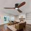 Ventilateur de plafond encastré de 52 pouces avec lumière, télécommande, pales en bois massif, à intensité variable, réversible, fonctionnement silencieux, fonction de mémoire de mise hors tension, conception à profil bas. Convient aux chambres à coucher, aux patios et à l'intérieur