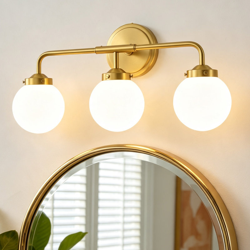 Luminaire de salle de bain à 3 lumières à intensité variable avec abat-jour en verre blanc soufflé à la main, Gold