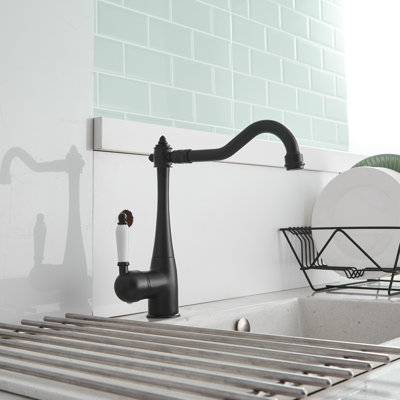 Traditional Single-Handle Standard Kitchen Faucet