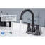 Robinet en métal sans effort au design moderne, parfait pour la salle de bain