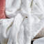 Tapis blanc en fausse fourrure de couleur unie Fidenzia-50242888