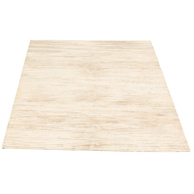 Tapis crème / blanc en cuir de vache rayé 5 pi 3 po x 7 pi 4 po Mayci