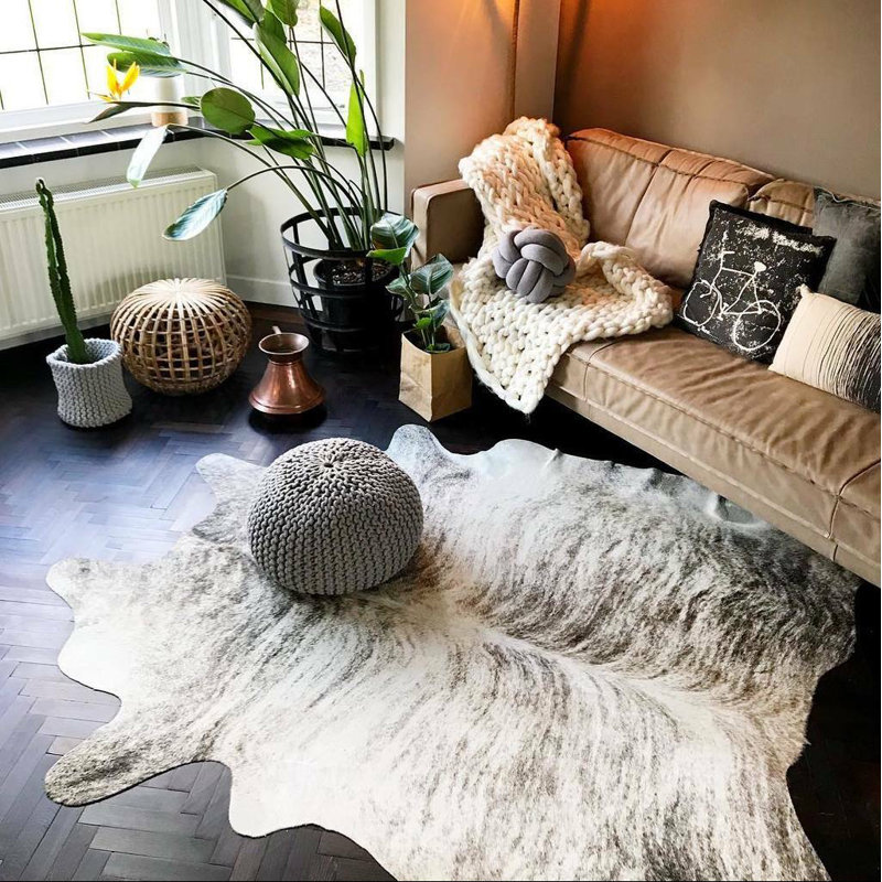 Tapis en cuir de vache clair Fraher, Nouveauté : 5 pi 6 po x 6 pi 6 po
