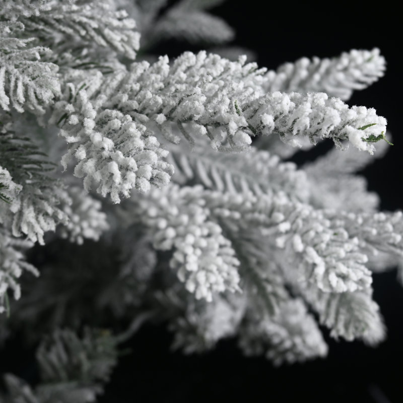 Sapin de Noël artificiel enneigé avec base en métal, H 5 pi