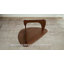 Table basse moderne triangulaire, plateau en verre trempé et base en bois courbé pour le salon-416388529-416388531-416388532