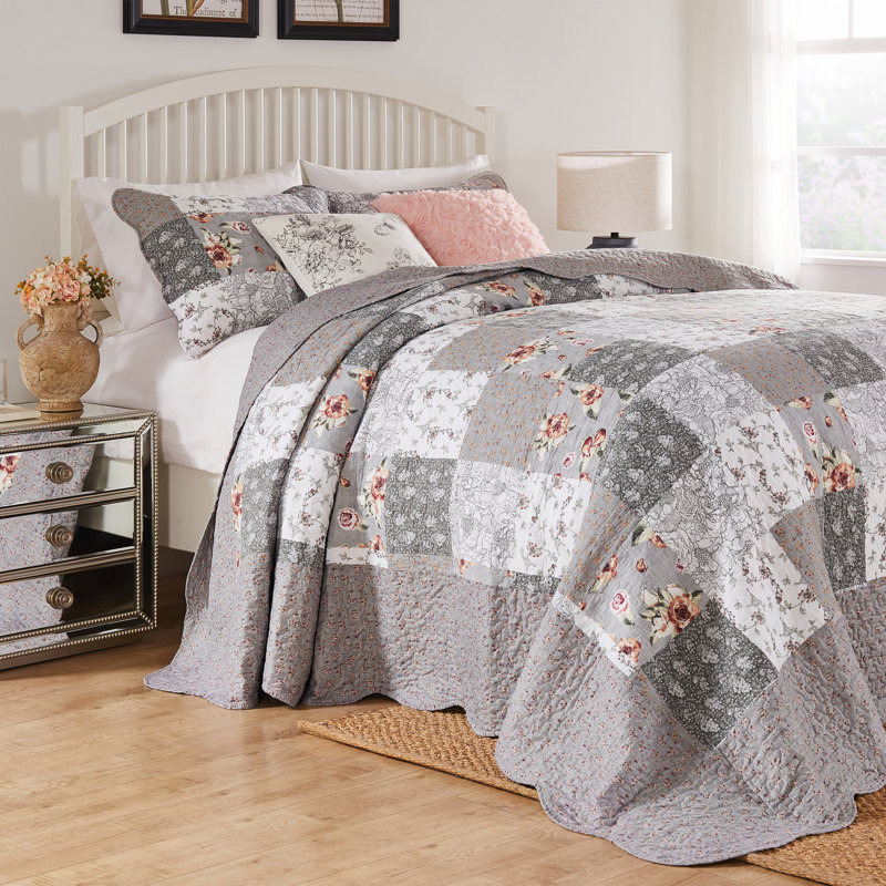 Greenland Home Fashions Giulia Multi Floral Patchwork 3-Piece King Size Bedspread Set 120"x118" with 2 King Shams
