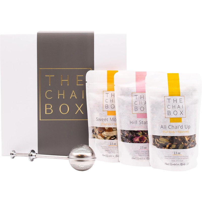 La boîte Chai: ensemble-cadeau pour le thé - (3) sacs de 2,5 oz, nos 3 thés Chai à feuilles mobiles les plus vendus et le trempeur en acier inoxydable dans une boîte-cadeau, les choses préférées d'Oprah