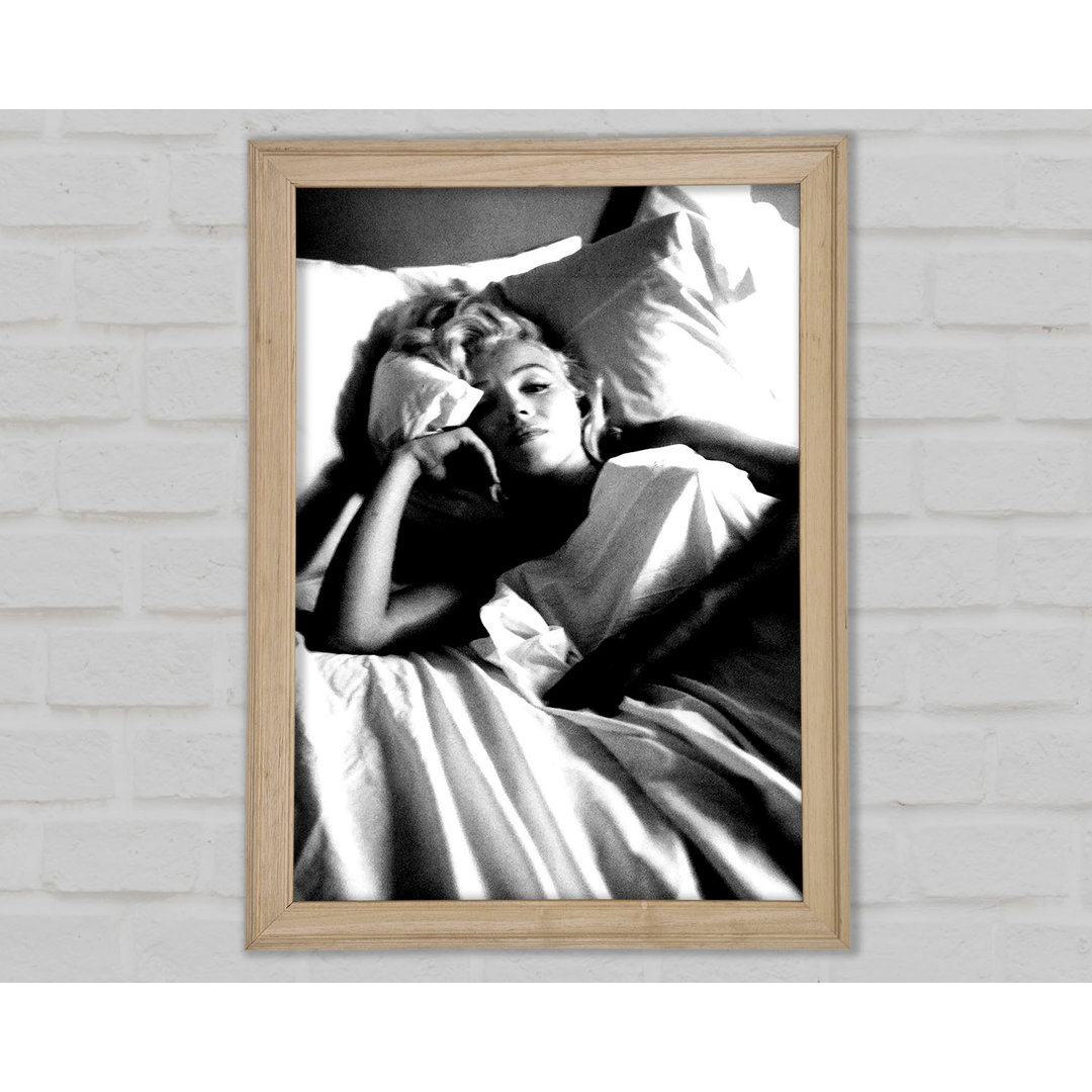 Marilyn Monroe im Bett Gerahmter Druck