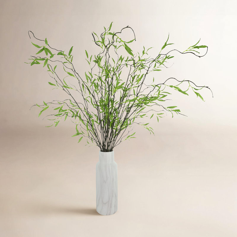 Arrangement floral de saule dans un vase
