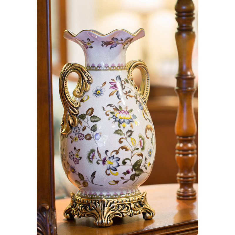 Vase européen en céramique avec poignées sculptées, H 15,7 po x l 7,9 po x P 7,9 po