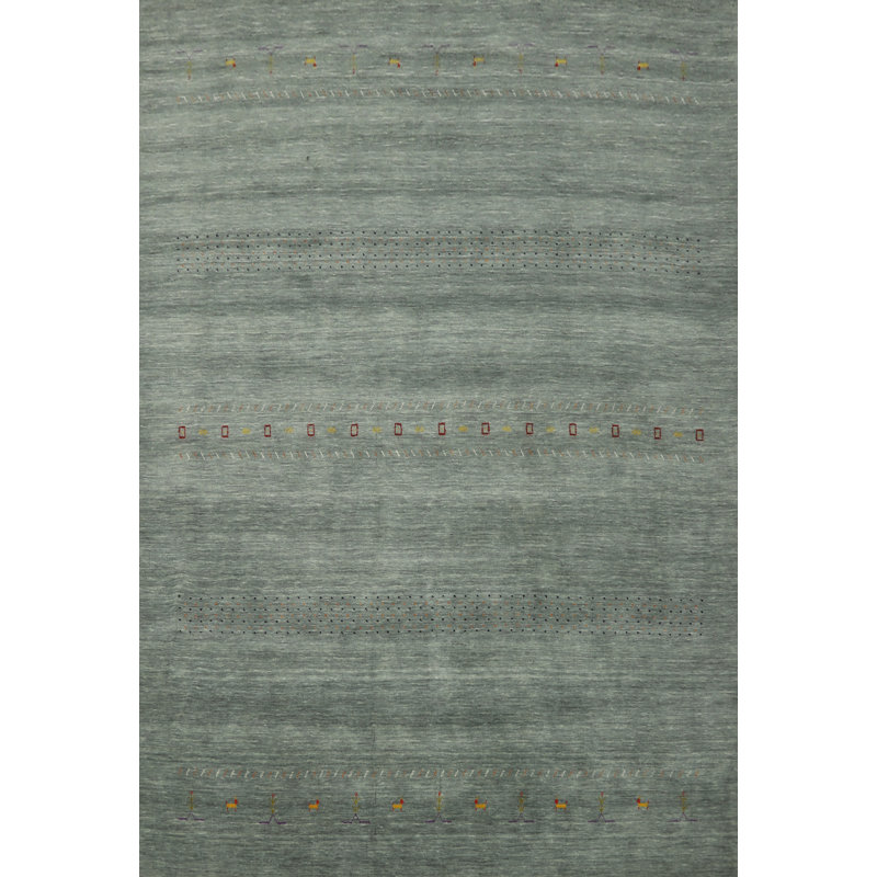 Tapis vert minimaliste 8 x 10 avec des détails d'animaux subtils