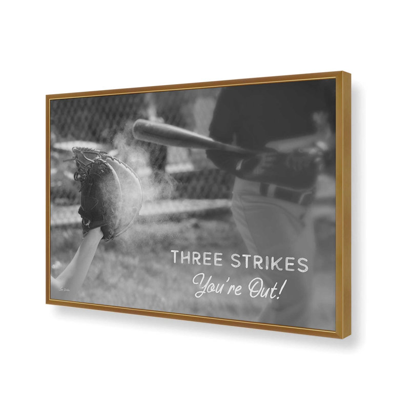 «Three Strikes» par Lori Deiter, reproduction d'art, L 32 po x H 24 po, Doré, Impression encadrée