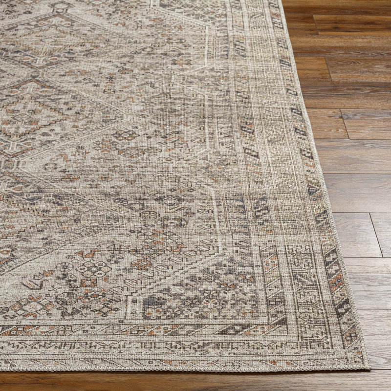 Tapis oriental beige tissé à la machine Westbrook, Rectangle 2 pi x 2 pi 11 po