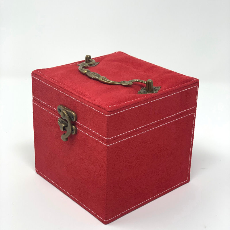 Boîte à bijoux, Rouge