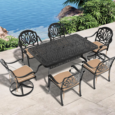 Pour l'extérieur. 2 chaises pivotantes, 4 tables rectangulaires. Résistant aux intempéries, confortable, facile à assembler, coussins d'extérieur avec chaises. Table, cadre noir. , Ergonomique,
