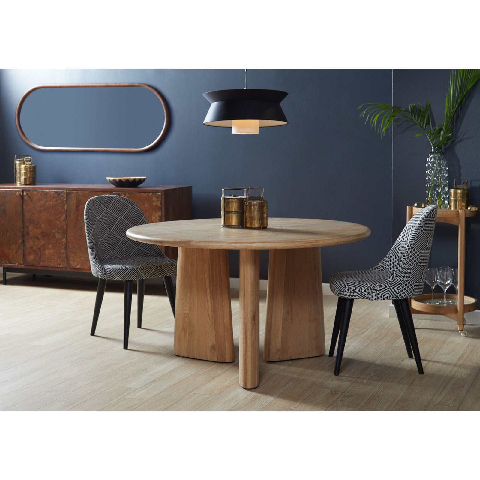 Daymon 52'' Round Dining Table