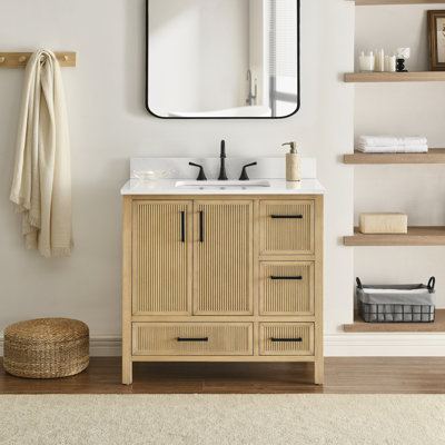 Meuble-lavabo de 42 po Runfine Lawford au fini bouleau cannelé avec comptoir en pierre blanche Carrara