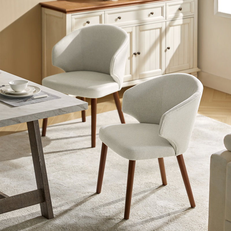 Chaise de salle à manger à oreilles Kanalu avec pieds en bois massif, Beige