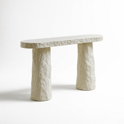 Console de conception moderne avec texture imitation pierre, table d'entrée en fibre de verre avec pieds irréguliers, plateau ovale avec bord ciselé, table d'appoint en PRF durable pour le salon, le couloir, l'espace d'entrée, les meubles décoratifs sculpturaux nécessitant peu d'entretien