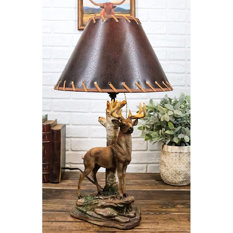 Figurine de cerf sauvage