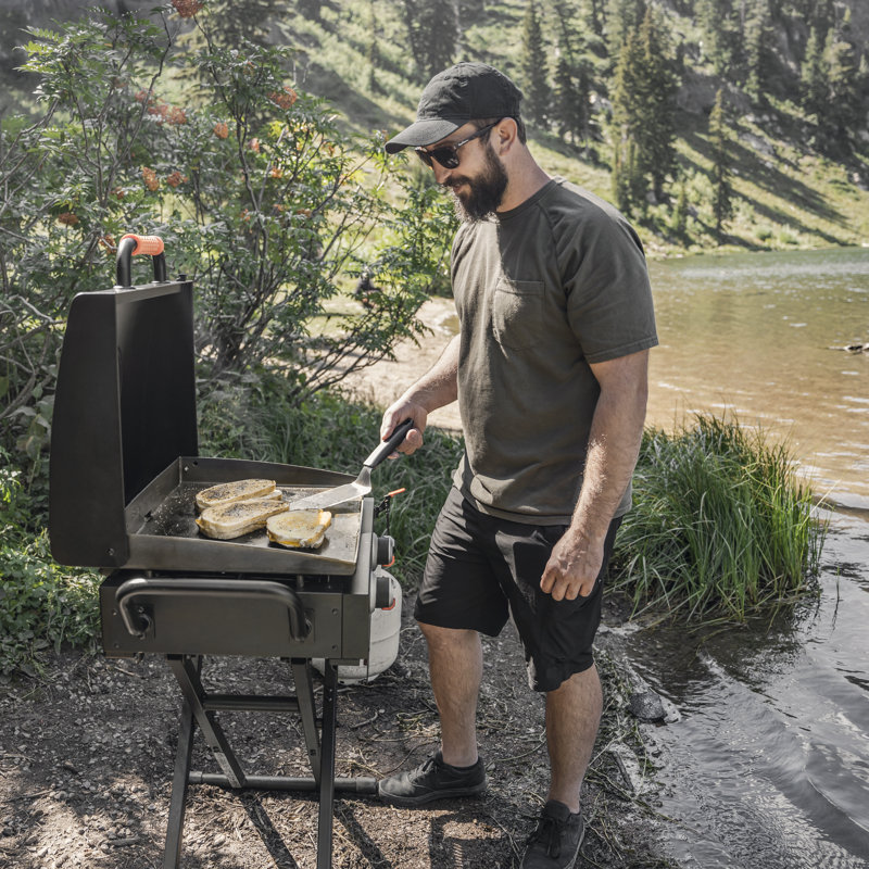 Blackstone On The Go 22" Griddle w/ Hood and Flexfold Legs