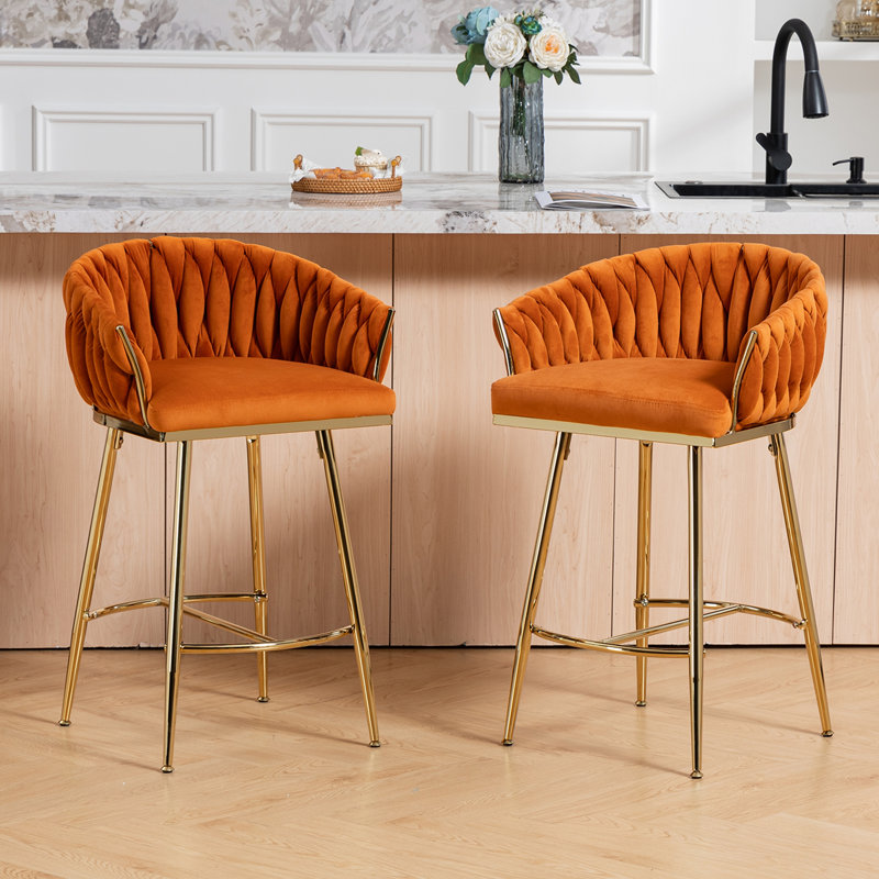 Tabouret de bar 26 po à hauteur de comptoir, tabouret de bar en velours pour îlot de cuisine avec dossier ondulé à la main, base et repose-pieds chromés dorés, orange