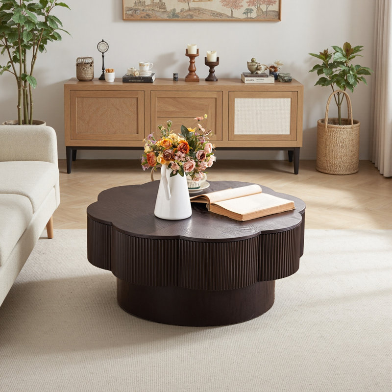 Table basse élégante en forme de fleur avec rangement caché et texture cannelée pour une décoration intérieure élégante