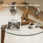 Table basse avec plateau en verre et structure en bois massif