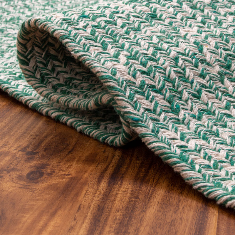 Handmade Green and White Cotton Braided Oval Rug 5' x 7'