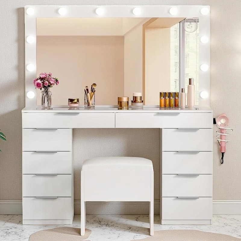 Ensemble de coiffeuse 46 po avec 10 tiroirs, ensemble de coiffeuse avec grand miroir à DEL, station de charge intégrée et fauteuil de rangement rembourré, coiffeuse avec modes d'éclairage 3 couleurs, blanc crème