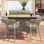 Ensemble de bar d'extérieur 3 pièces avec osier toutes saisons et structure en aluminium, 2 tabourets à hauteur de comptoir, tablettes et armoire, pour le patio et l'intérieur