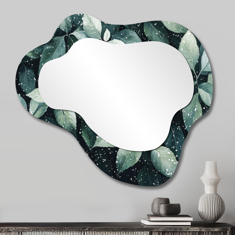 Evergreen Leaves In Snow I - miroir mural asymétrique à feuilles, miroir de coiffeuse traditionnel, imprimé sur métal