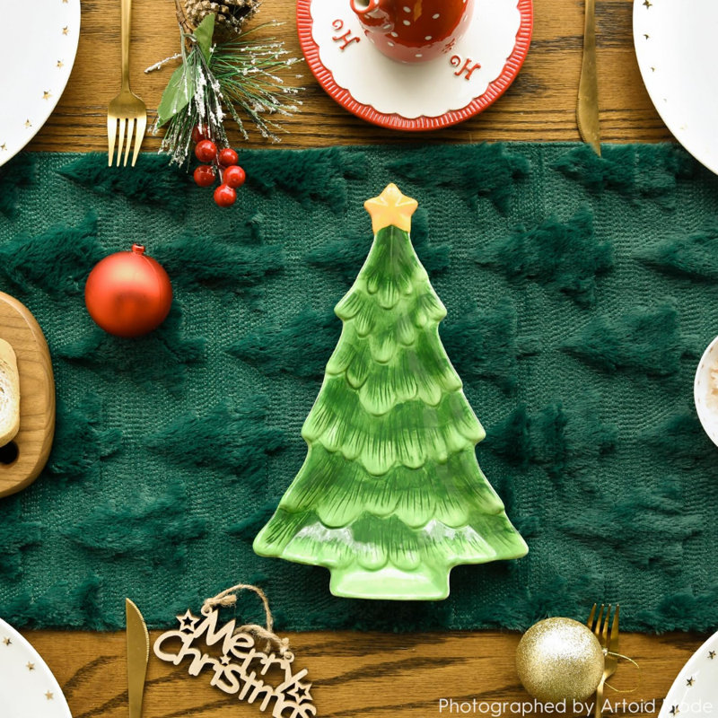 Lilibet Christmas Table Runnner, Green