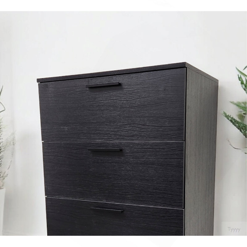 Commode noire à quatre tiroirs Oliver