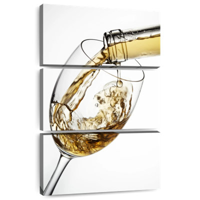 Yarlin servant du vin blanc