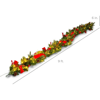 Guirlande de Noël 9 pi pré-éclairée, décoration d'appoint à piles pour cheminée, manteau de cheminée, porte avec 100 lumières, 180 pointes, rubans, baies, pommes de pin