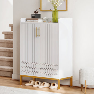 Armoire à chaussures à 5 niveaux avec portes sculptées Peakon, grande armoire à chaussures en bois avec tablettes réglables Peakon