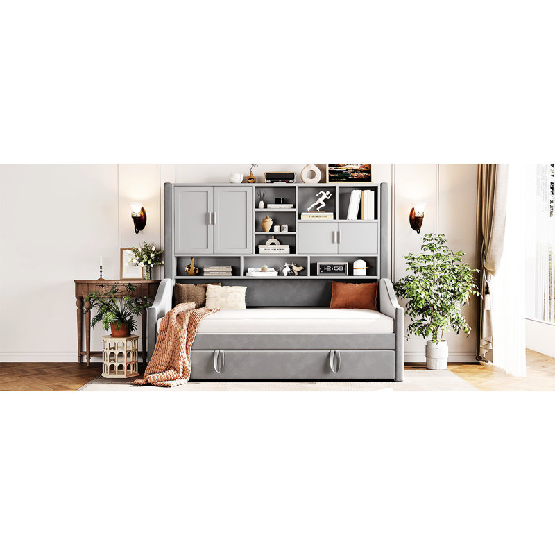 Lit de jour gris avec accoudoirs à DEL, tablettes de rangement et lit gigogne escamotable, conception orientée confort, lueur ambiante pour une atmosphère relaxante, idéal pour accueillir des invités