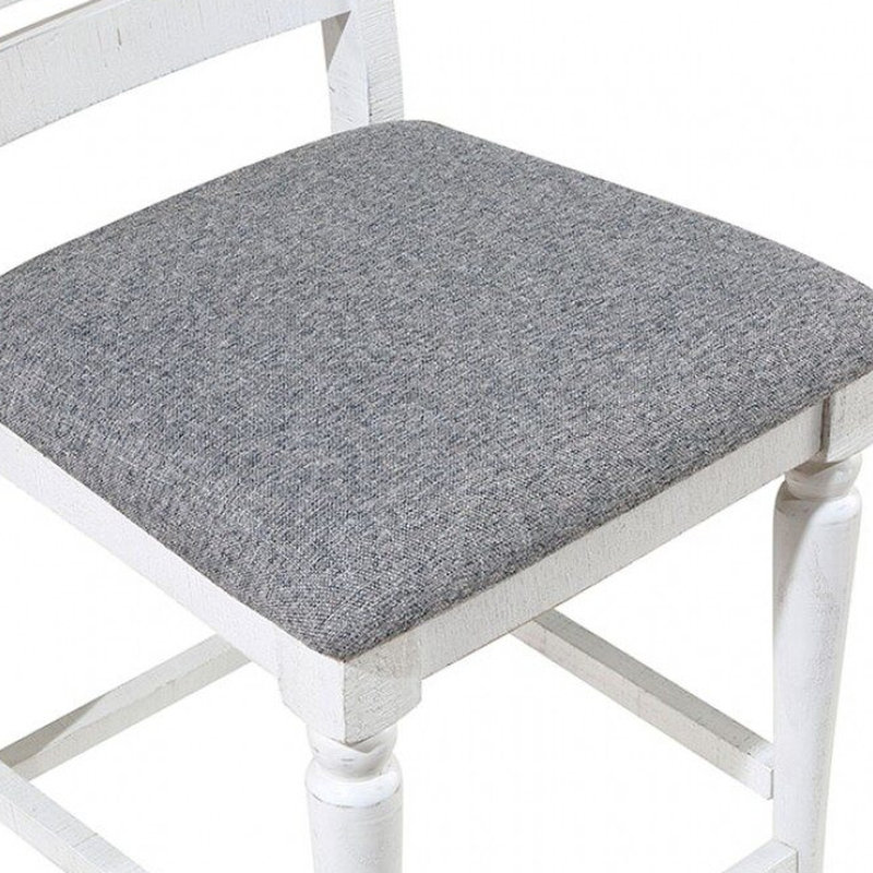 Chaises de salle à manger à hauteur de comptoir 2 pièces, cadre gris antique blanc rustique, structure en bois massif, coussins en tissu gris, pieds tournés, paire de chaises à dossier 2 pièces, et chaises en bois