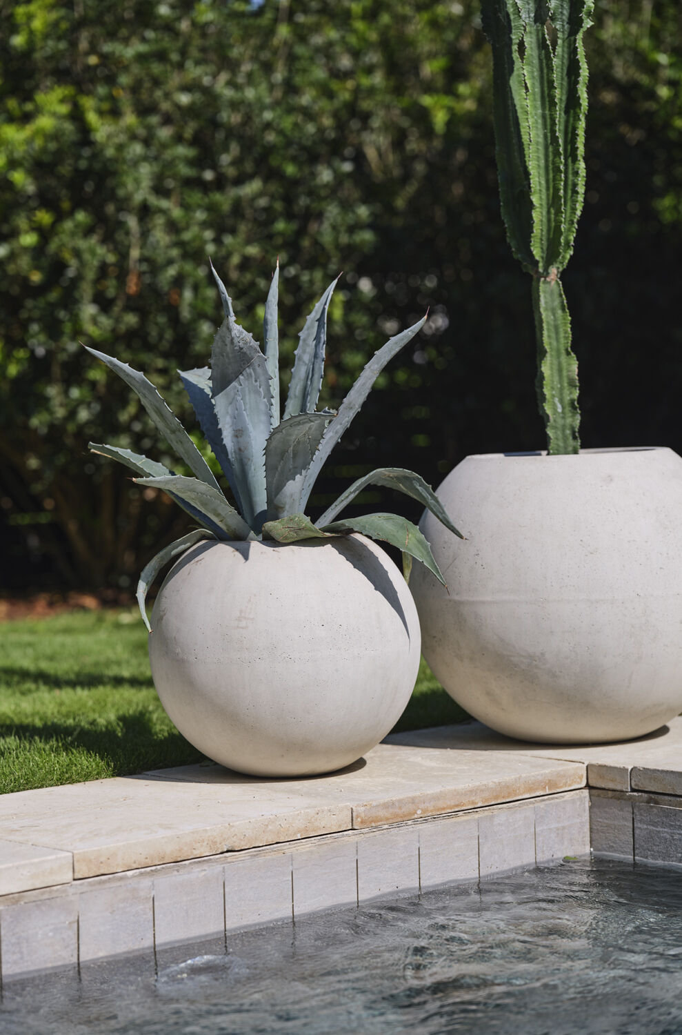 Lotta 27" Pot Planter, 18" H x 20" W x 20" D