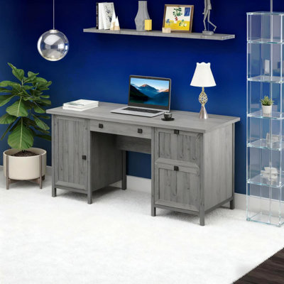 Bureau d'ordinateur de bureau rétro