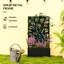 Lit surélevé autoportant ou mural en métal avec panneau d'intimité intégré en treillis pour plantes grimpantes et espaces extérieurs compacts.