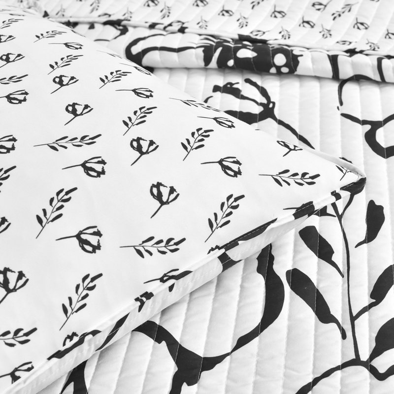 Scandinavian Reversible Floral Quilt Set, King Quilt + 2 Shams, Black/White