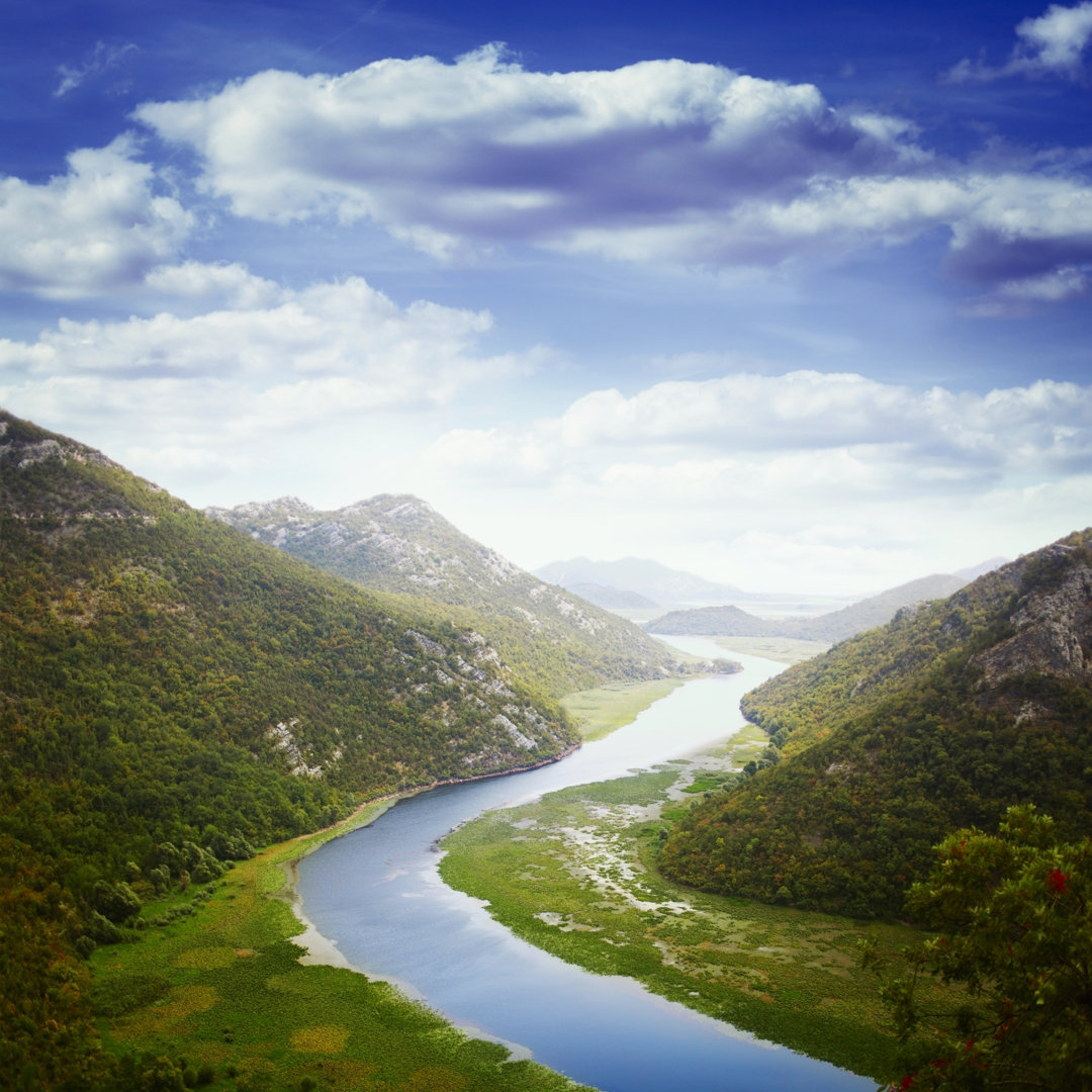 Fluss und Berge von O-che - Kunstdrucke auf Leinwand ohne Rahmen