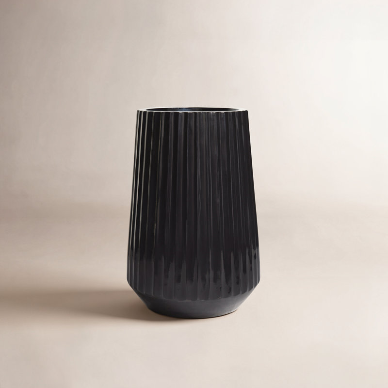 Vase de table en résine Kendal, H 23,75 po x l 15,70 po x P 15,65 po