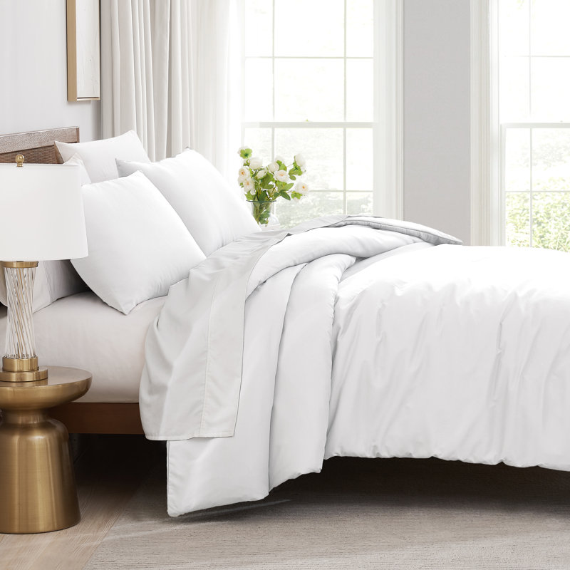 Southshore Fine Linens Vilano Duvet Cover Set, Oversized 110 GSM Microfiber Bedding with Hidden Zipper Closure and 4 Corner Ties, 2 Pillow Shams, Full/Queen, White