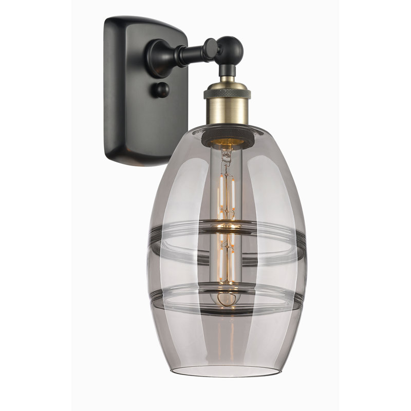 Applique murale en acier Bettylou, H 9,13 po x l 5,88 po x P 7,06 po, Gris fumée clair, Laiton antique noir
