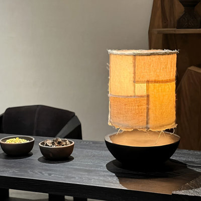 Petite lampe de table moderne en céramique noire avec abat-jour en lin pour le salon de la chambre à coucher, ampoule incluse