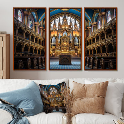 Intérieur majestueux de la magnifique cathédrale - ensemble de décorations murales Christianisme